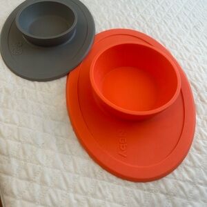 Ezpz Nuby Silicone Suction Plates in Orange and Gray 2 sizes